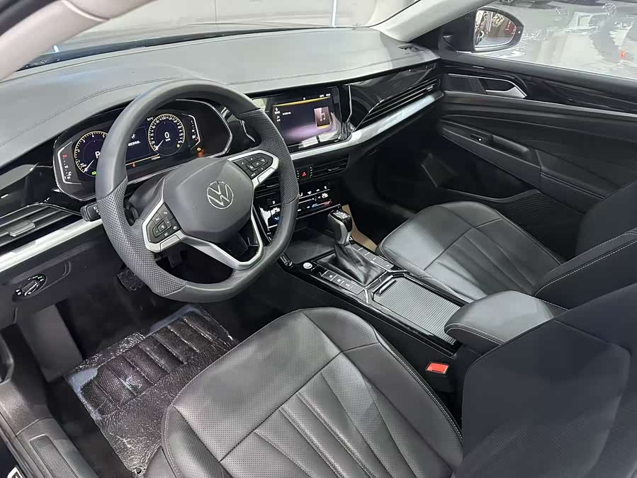 Volkswagen Passat 2024 car image #12
