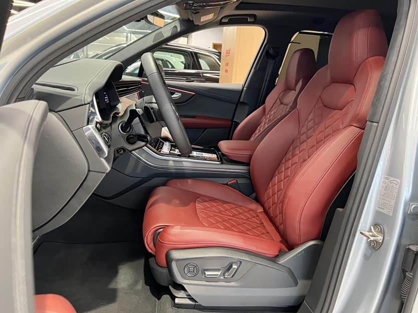 Audi SQ7 2024 car image #12