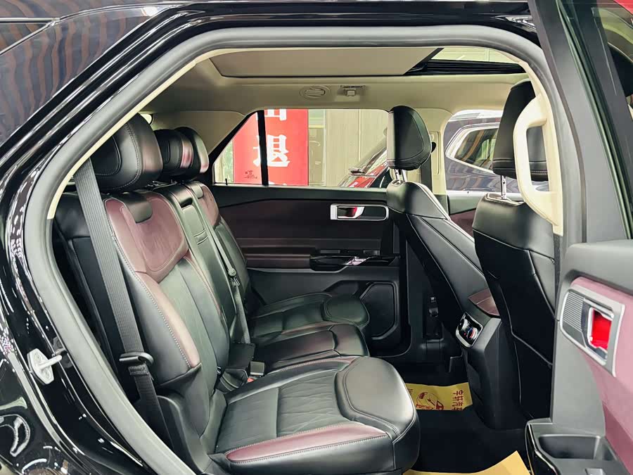 Ford Explorer 2024 car image #12