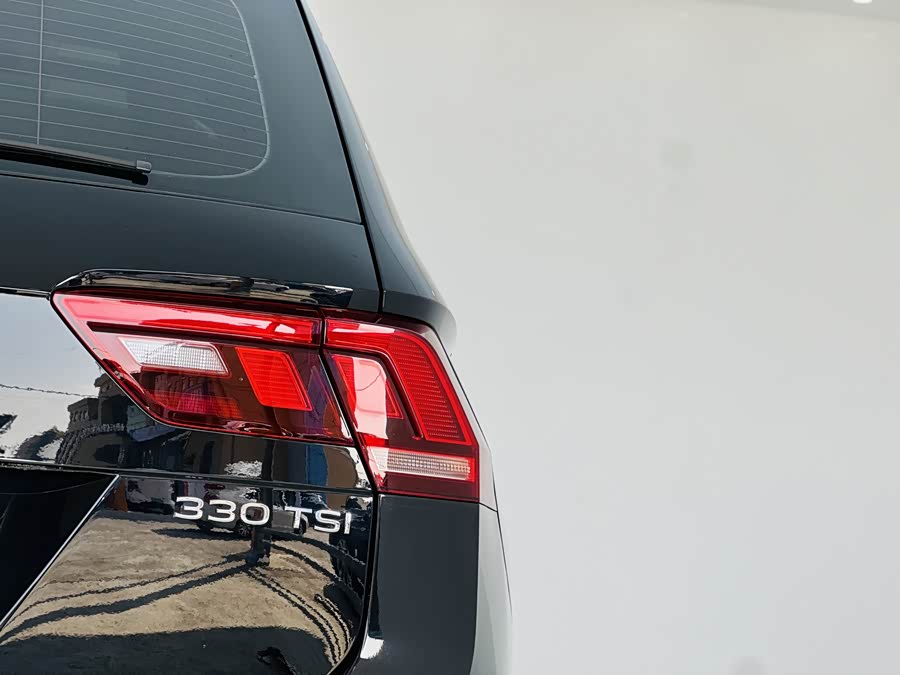 Volkswagen Tiguan L 2021 car image #12