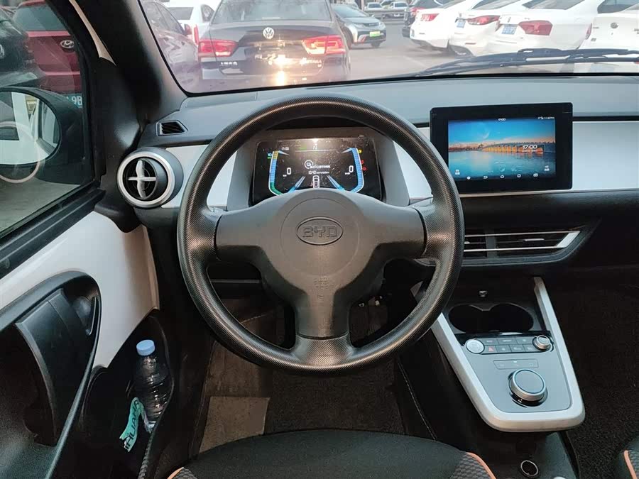 BYD e1 2021 car image #12