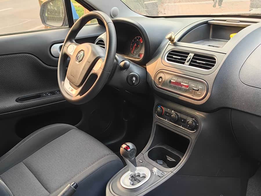 MG 3 2011 car image #12