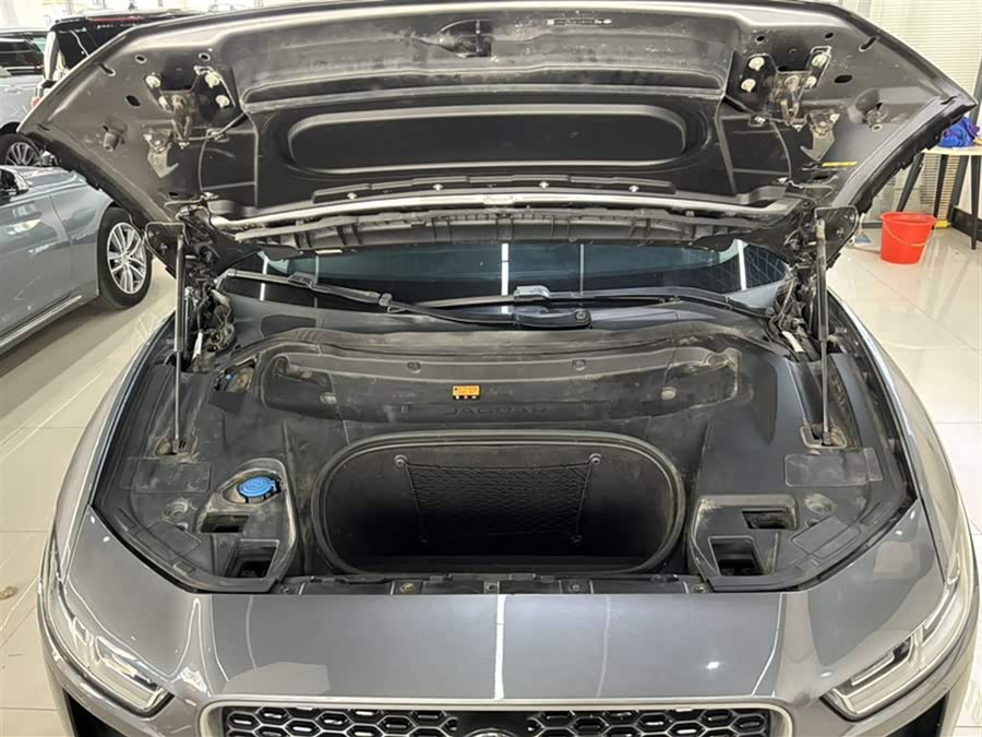 2019 car image #12