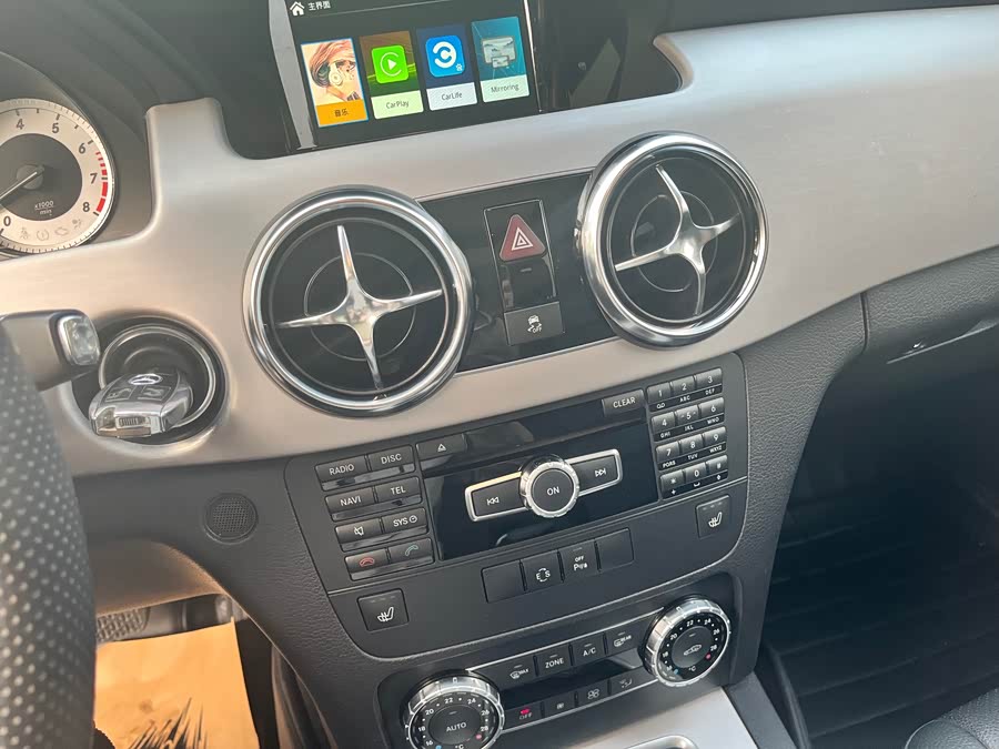 Mercedes-Benz GLK Class 2014 car image #12