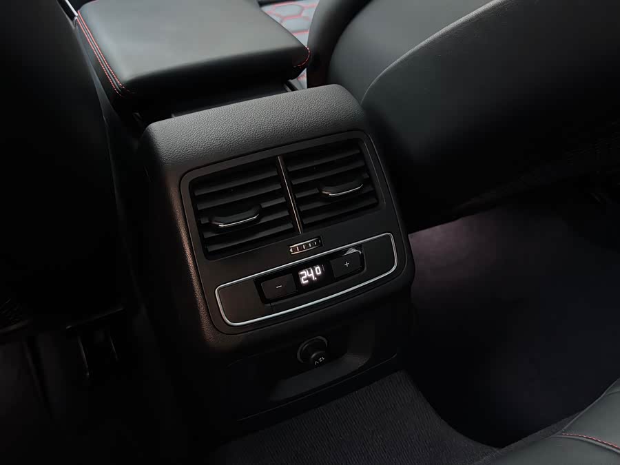 Audi RS 4 2022 car image #12