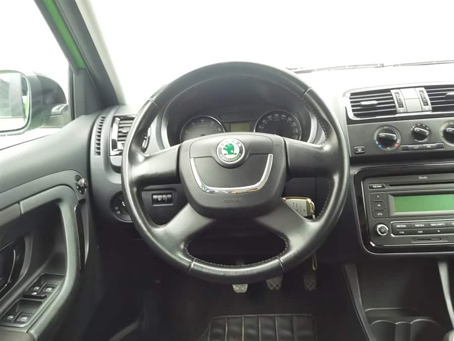 Skoda Fabia 2014 изображение автомобиля #12