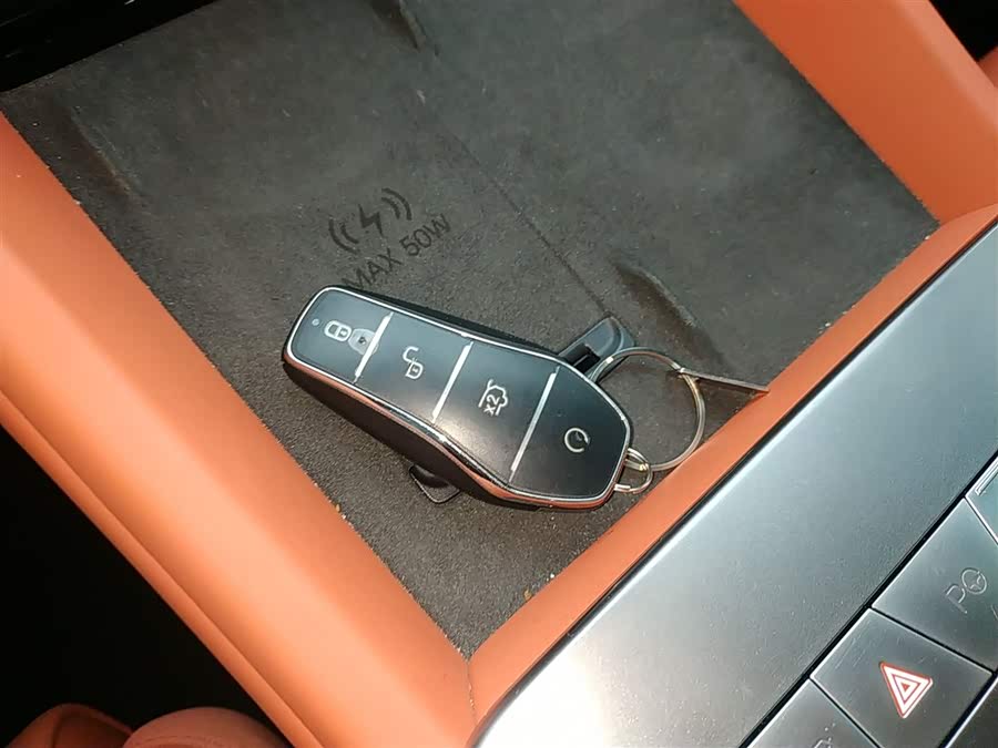 BYD Tang L 2025 immagine di auto #12