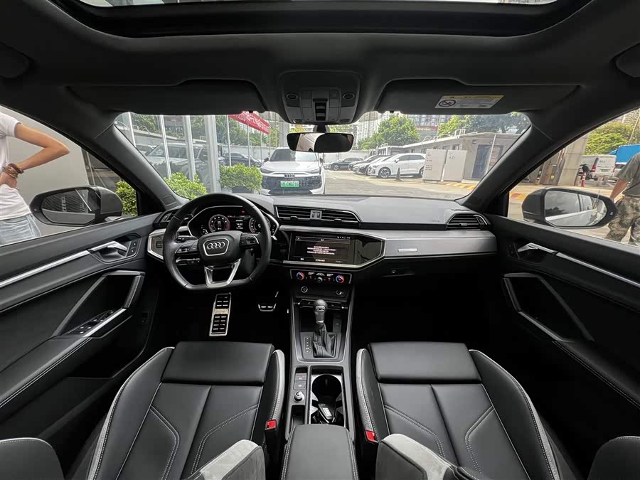 Audi Q3 2024 car image #12
