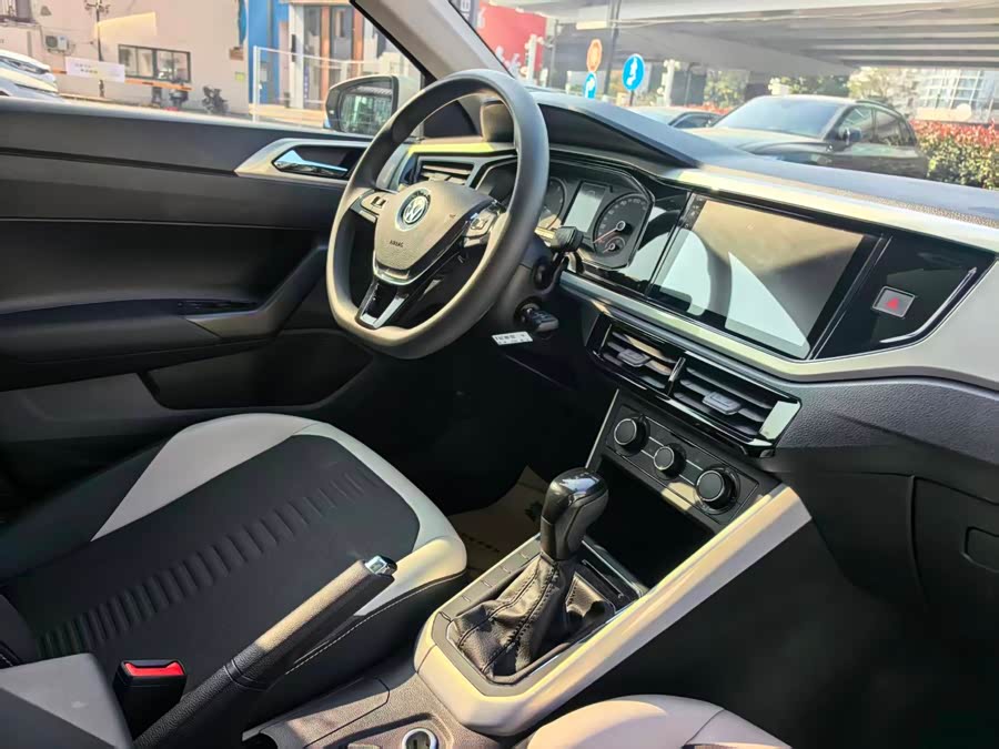 Volkswagen Polo 2020 car image #12
