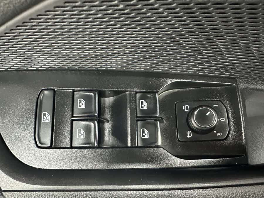 Skoda Octavia 2021 car image #12
