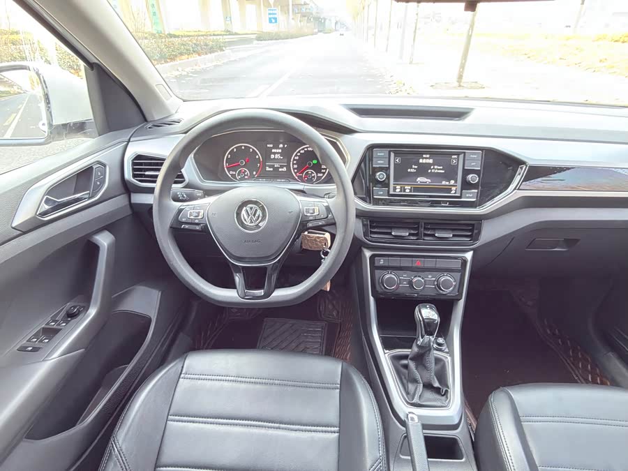 Volkswagen T-Cross 2020 car image #12