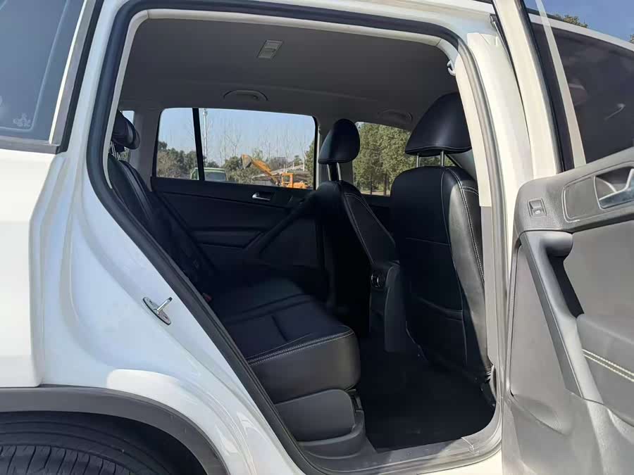 Volkswagen Tiguan 2020 car image #12