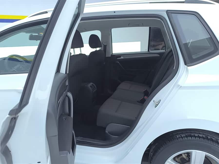 Volkswagen Golf Sportsvan 2018 imagem de carro #12