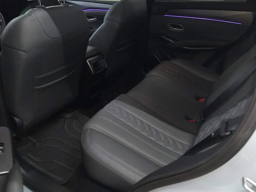 BYD SongL DM-i 2025 car image #12