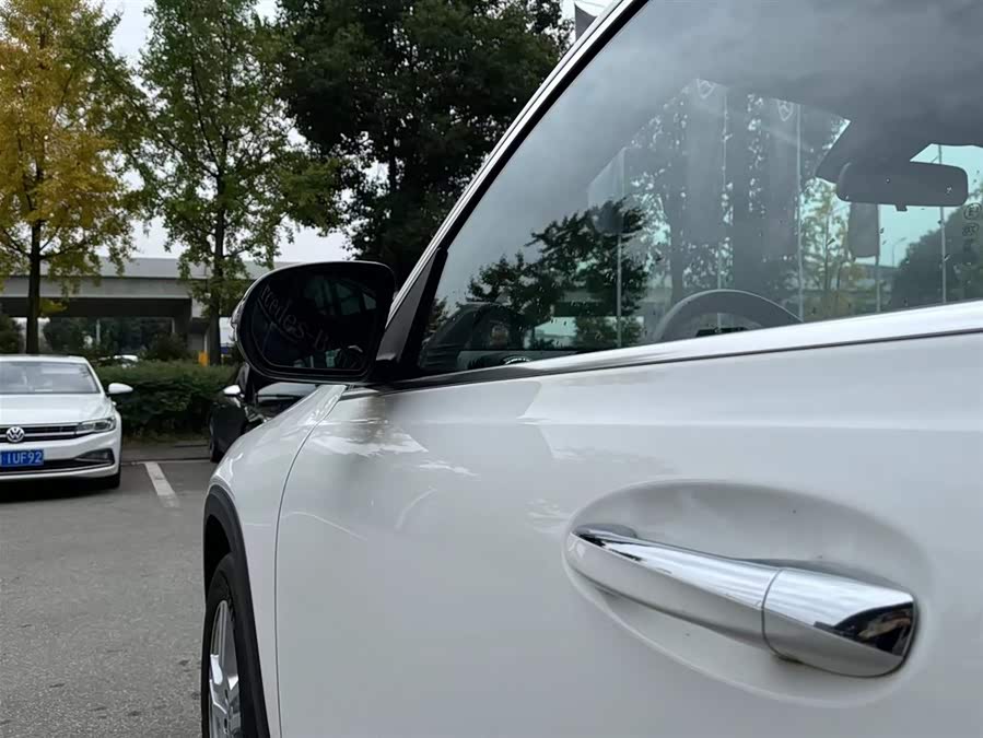 Mercedes-Benz GLB Class 2023 car image #12