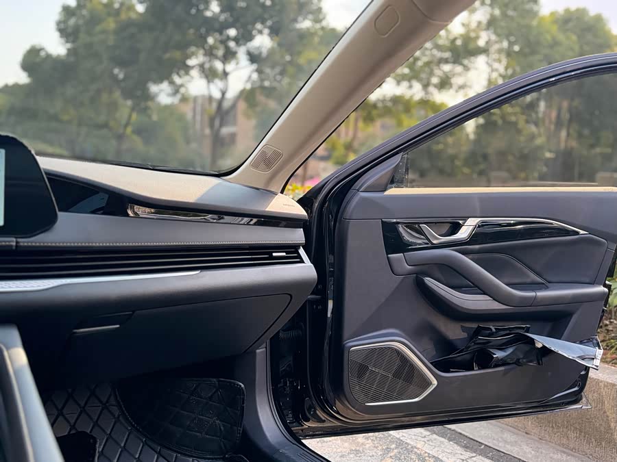 2023 car image #12