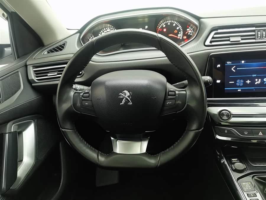 Peugeot 308 2019 car image #12