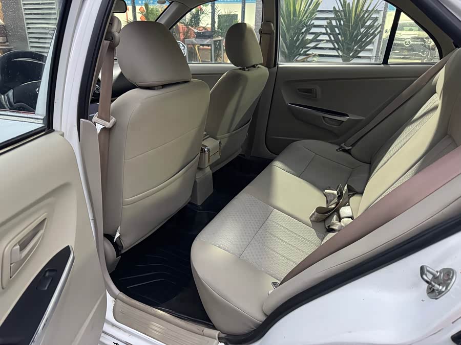 Soueast V3 Lingyue 2014 car image #12