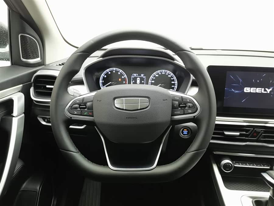 GEELY Coolray 2025 car image #12