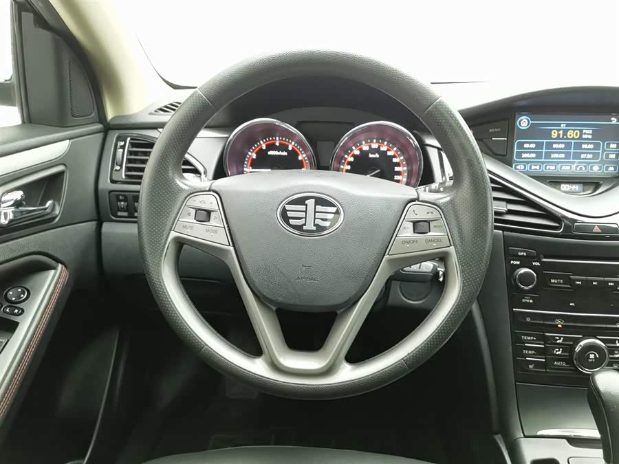 2015 car image #12