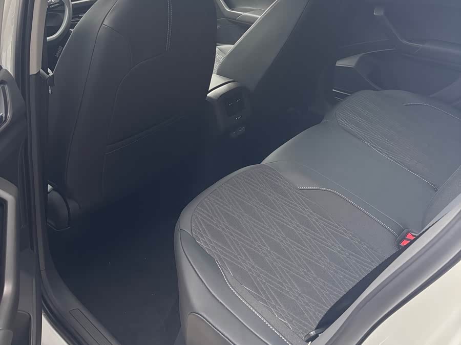 Volkswagen T-Cross 2024 car image #12