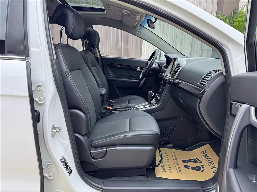 Chevrolet Captiva 2017 car image #12