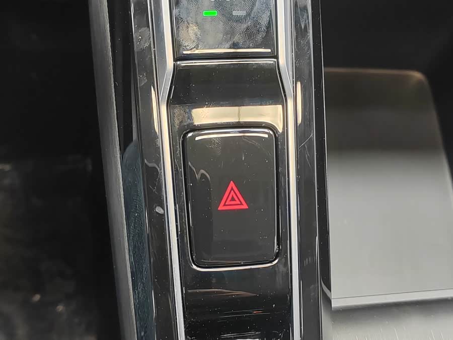 Roewe i5 car image #12