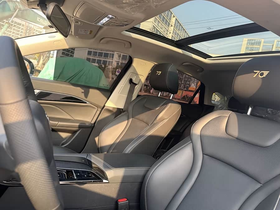 2021 car image #12