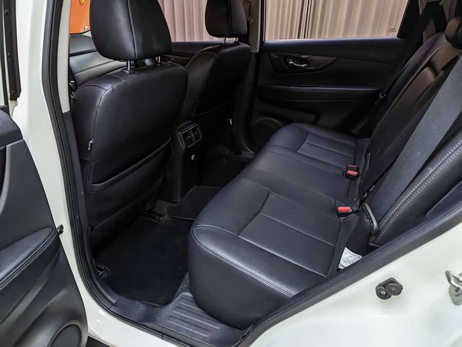 Nissan X-Trail 2018 car image #12