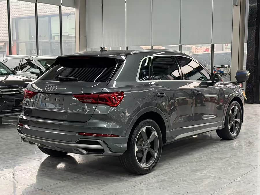Audi Q3 2022 car image #12