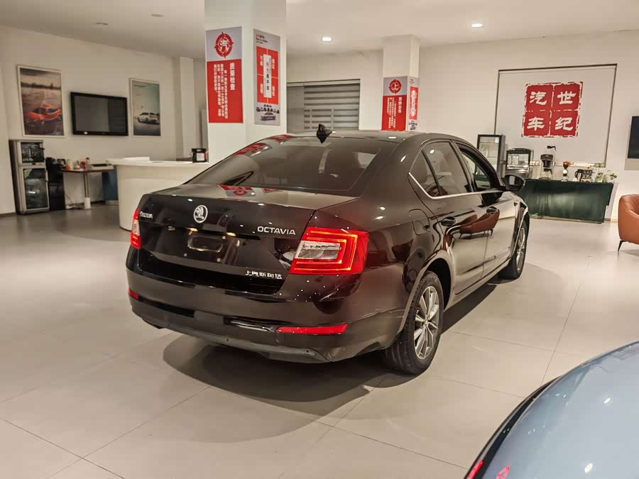 Skoda Octavia 2016 car image #12