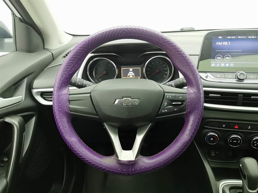 Chevrolet Tracker 2020 immagine di auto #12
