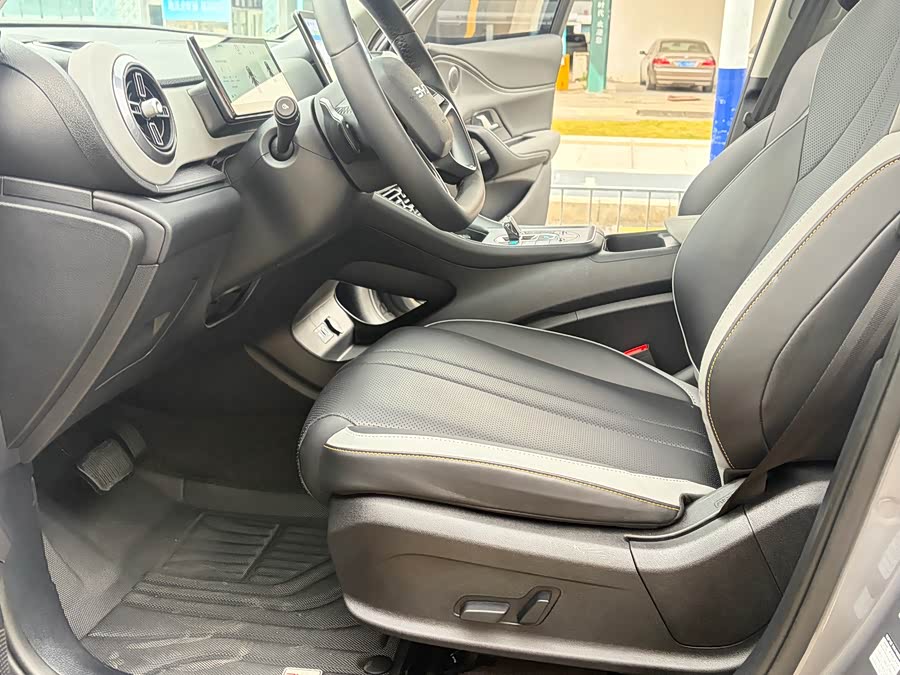 BYD Sea Lion 05 DM-i 2025 #12 BYD Sea Lion 05 DM-i 2025 car image #12