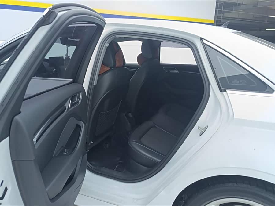 Audi A3 2019 car image #12