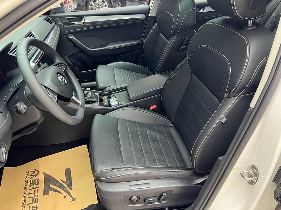 Skoda Superb 2020 car image #12