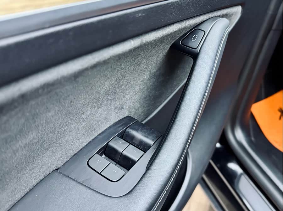 Tesla Model Y 2021 car image #12