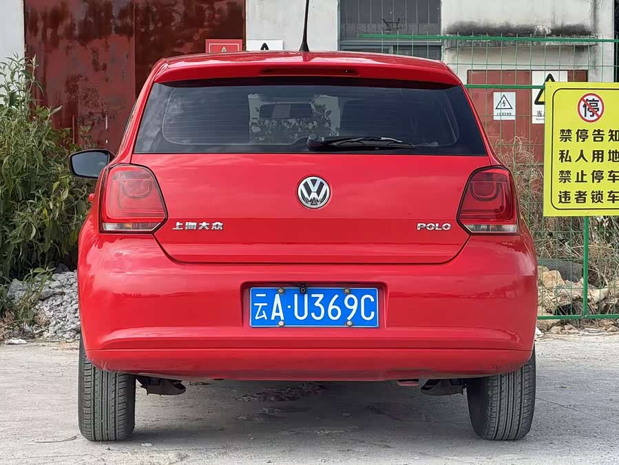 Volkswagen Polo 2013 car image #12