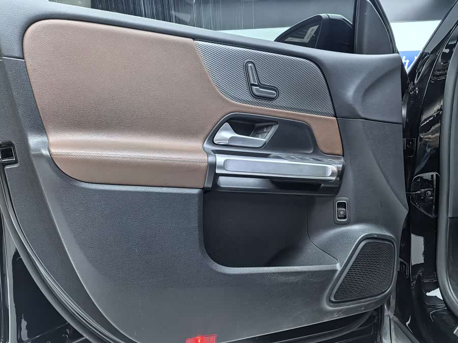 Mercedes-Benz GLB Class 2024 #12 Mercedes-Benz GLB Class 2024 car image #12