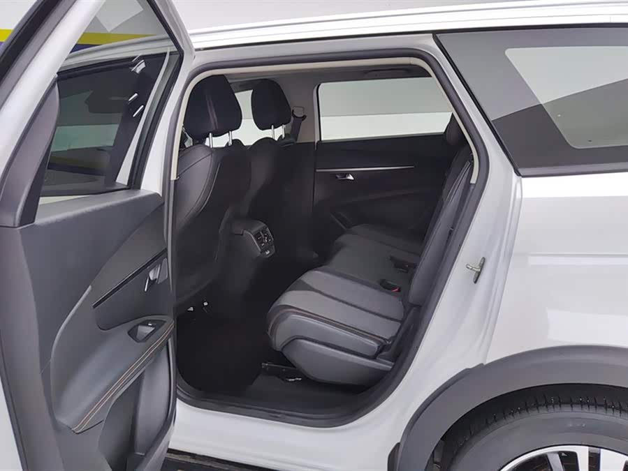 Peugeot 5008 2020 car image #12