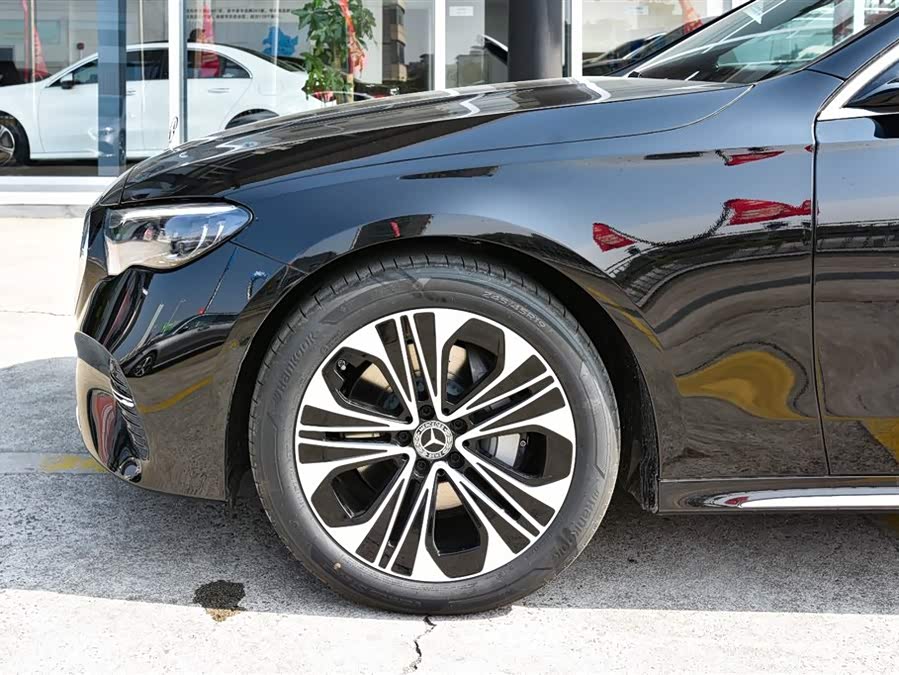 Mercedes-Benz E Class 2025 car image #12