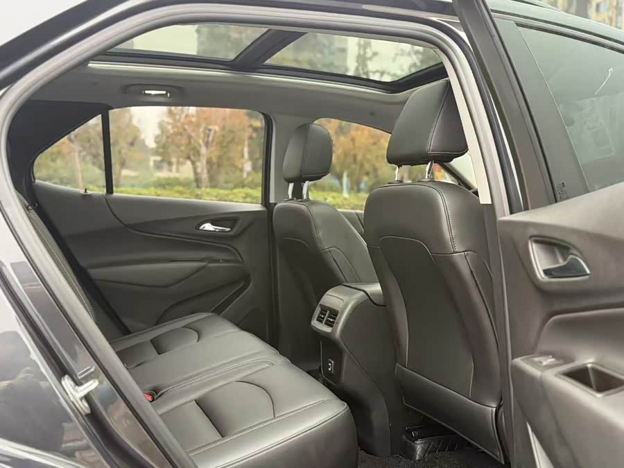 Chevrolet Equinox 2022 car image #12