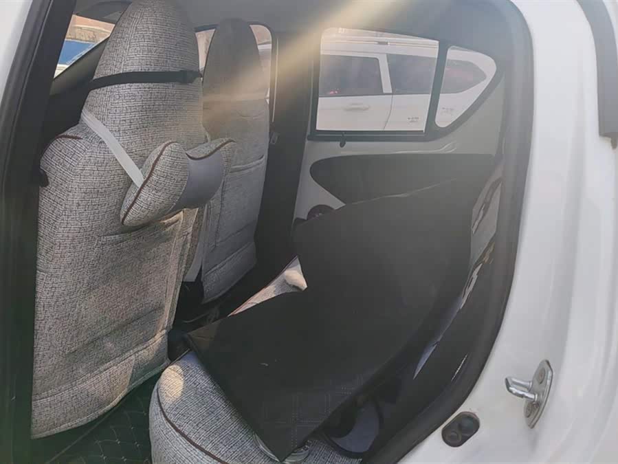 BYD e1 2020 car image #12