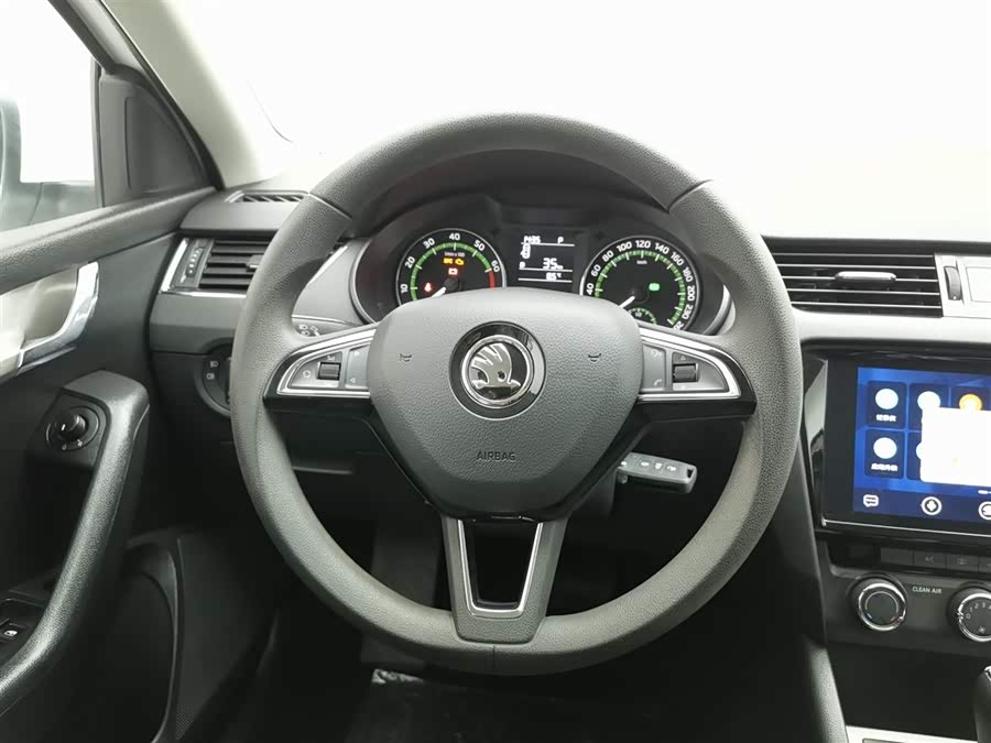 Skoda Octavia 2020 car image #12