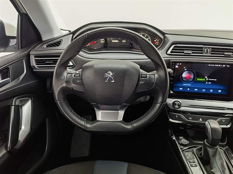 Peugeot 308 2018 car image #12