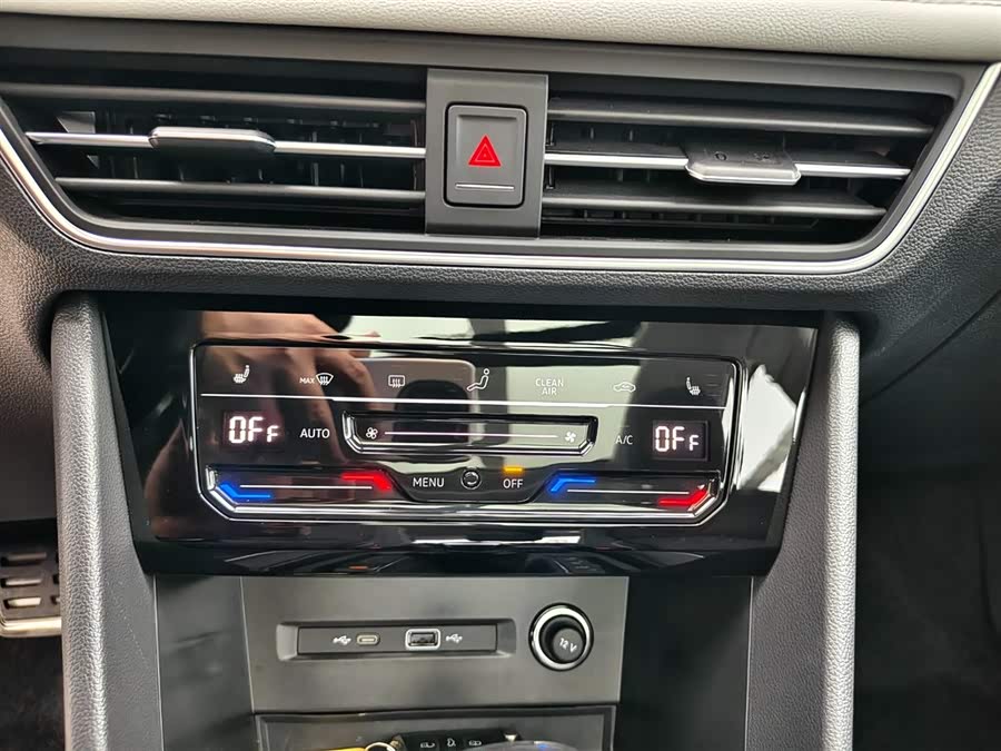 Volkswagen Tiguan L 2024 car image #12