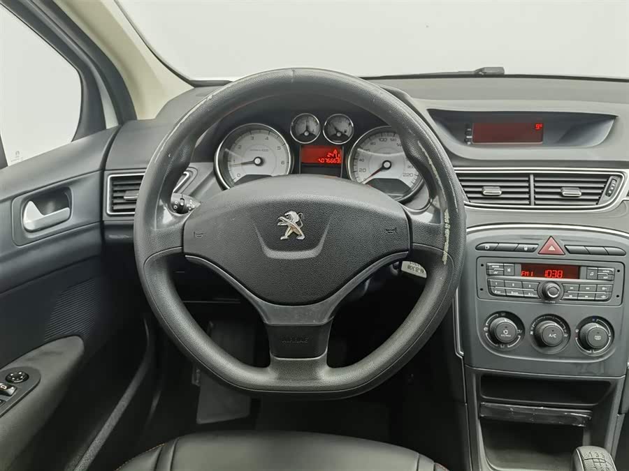 Peugeot 308 2015 car image #12