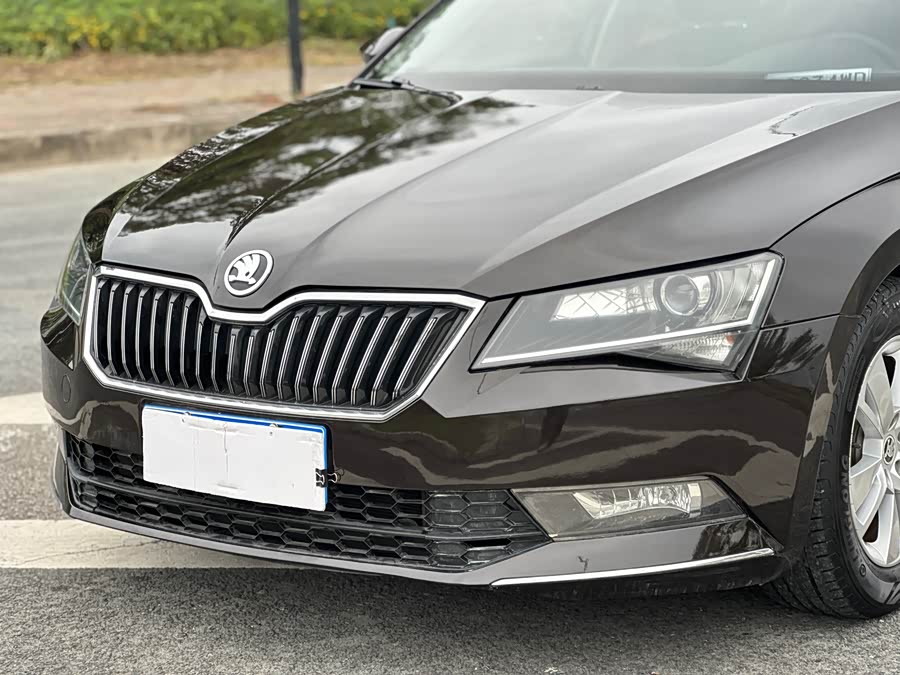 Skoda Superb 2018 #12 Skoda Superb 2018 car image #12