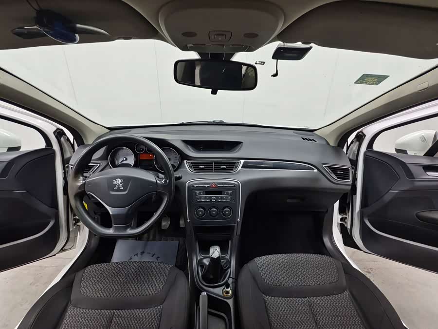 Peugeot 308 2014 car image #12