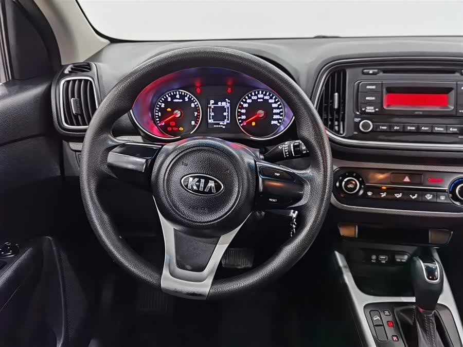Kia Stonic 2016 car image #12