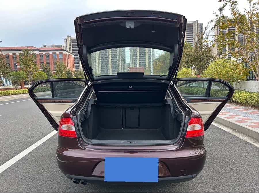 Skoda Superb 2012 immagine di auto #12